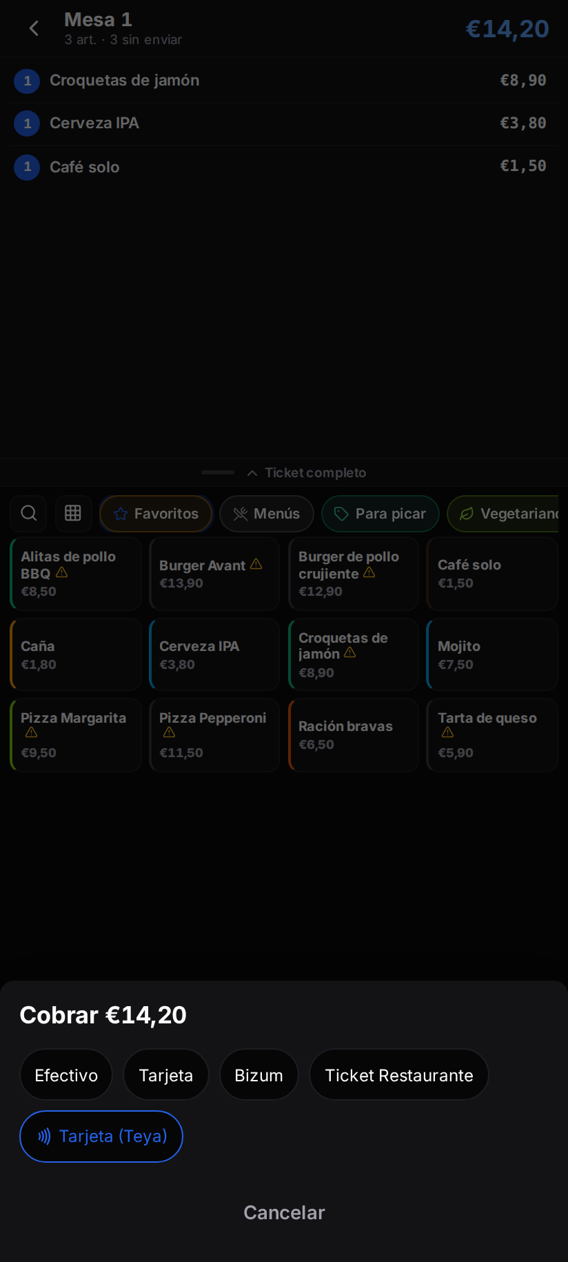 Comandera en el móvil con el ticket de la mesa y las formas de pago, con Tarjeta (Teya) disponible